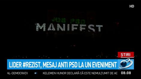 Gest halucinant al unui protestatar #Rezist. A proiectat un mesaj anti-PSD la un eveniment unde erau 60.000 de oameni