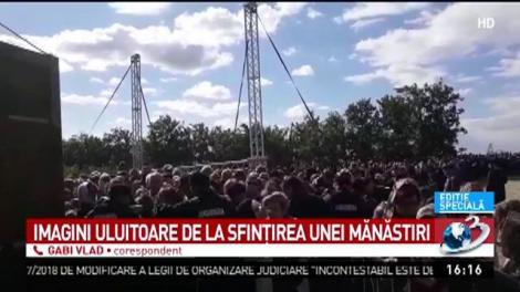 Imagini uluitoare de la sfinţirea unei m&acirc;năstiri