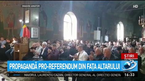 Propagandă pro-referendum din faţa altarului