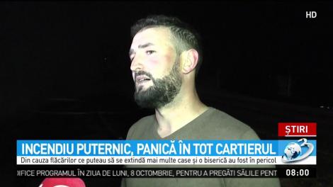 Incendiu puternic &icirc;n Piatra Neamț. Mai multe case și o biserică au fost &icirc;n pericol