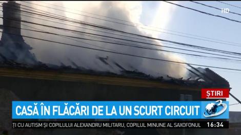 Casă &icirc;n flăcări de la un scurtcircuit
