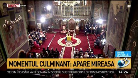 Domnișoarele de onoare și părinții miresei au ajuns la biserică