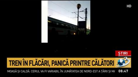 Un tren care se &icirc;ndrepta spre București a luat foc. Panică printre călători