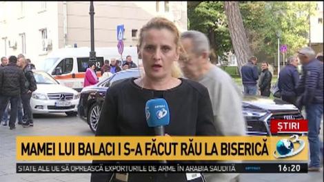 Durerea a răpus-o! Mamei lui Ilie Balaci i s-a făcut rău lângă sicriul fiului ei. O ambulanță a fost chemată de urgență