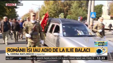 Sute de oameni &icirc;l conduc pe ultimul drum pe marele fotbalist