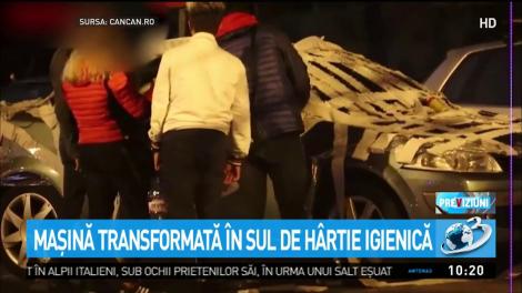 Maşină transformată &icirc;n sul de h&acirc;rtie igienică