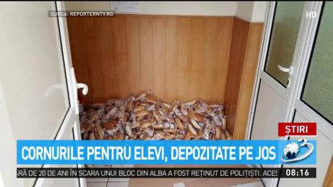 Imagini revoltătoare într-o şcoală! Cornurile pentru elevi, depozitate pe jos! Explicația halucinantă dată de șofer