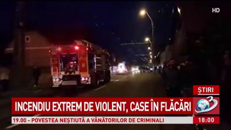 Incendiu violent &icirc;n Baia Mare! Două case au fost cuprinse de flăcări