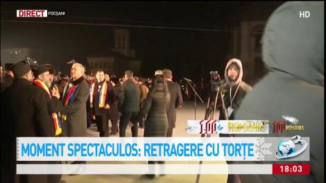 Retragere cu torțe la parada Militară de 1 Decembrie de la Focșani