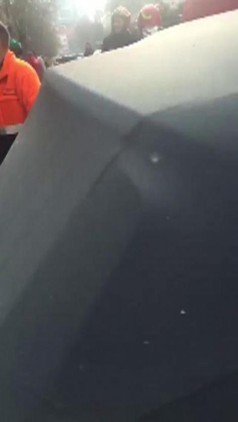 Video! Dorel șochează din nou! Un incendiu puternic a izbucnit în capitală după ce niște muncitori iresponsabili au confundat țevile