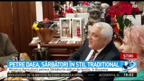 Petre Daea, Sărbători &icirc;n stil tradițional. Ministrul a dansat hora &icirc;n prima zi de Crăciun