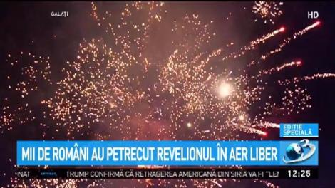 Mii de rom&acirc;ni au petrecut Revelionul &icirc;n aer liber. Imagini cu focurile de artificii din ţară