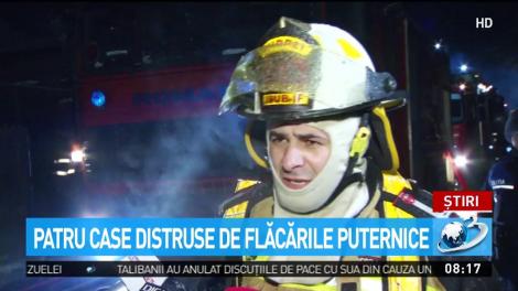 Patru case distruse de flăcările puternice