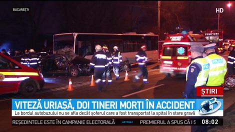 Accident grav &icirc;n Capitală. Două persoane au murit după ce mașina &icirc;n care se aflau a intrat &icirc;ntr-un autobuz