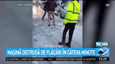 Maşină distrusă de flăcări &icirc;n c&acirc;teva minute