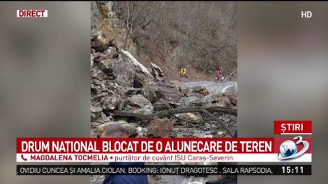 Drum Național blocat de o alunecare de teren