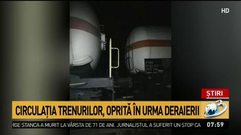 Vagon plin cu gaze, sărit de pe şine
