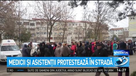 Medicii şi asistenţii din Tulcea au ieşit &icirc;n stradă