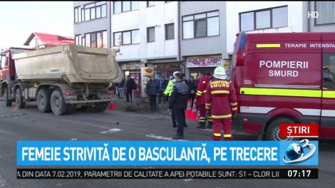 Femeie lovită de o basculantă pe trecerea de pietoni. Victima a murit