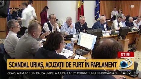 Scandal uriaş, acuzaţii de furt în Parlament