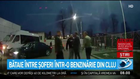Bătaie între șoferi, într-o benzinărie din Cluj-Napoca! O cameră de supraveghere a surprins totul - Video