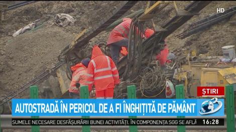 Autostradă &icirc;n pericol de a fi &icirc;nghiţită de păm&acirc;nt