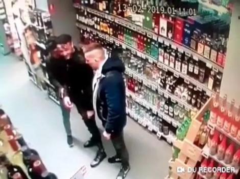 Un bărbat în vârstă de 53 de ani a fost agresat într-un magazin. Incidentul a fost filmat! Video