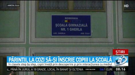 Părinţii, la cozi să-şi &icirc;nscrie copiii la şcoală