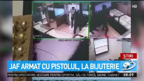 Jaf armat &icirc;n Zalău. Doi bărbați au furat toate bijuteriile dintr-un magazin. Hoții sunt &icirc;ncă liberi