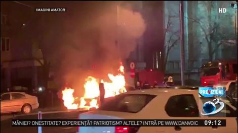 Maşină &icirc;n flăcări, trafic paralizat complet