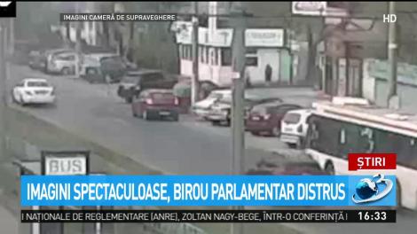 Imagini spectaculoase, birou parlamentar distrus