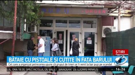 Bătaie cu pistoale şi cuţite &icirc;n faţa unui bar dintr-o comună din Dolj