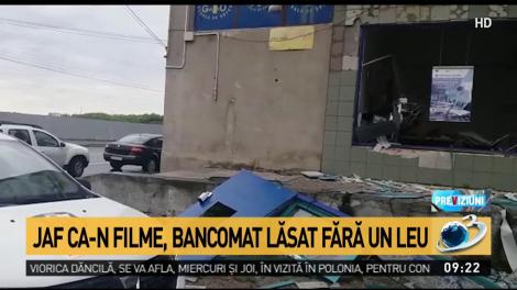 Un bancomat din Arad a fost jefuit într-o acţiune ca în filme. Hoţii au pus explozibil şi au distrus o parte a clădirii în care se afla bancomatul