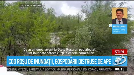 Cod roşu de inundaţii, gospodării distruse de ape