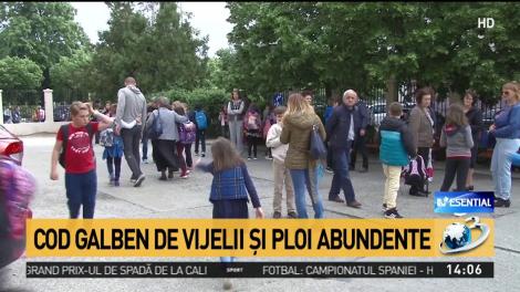 Școlile, închise din cauza vremii extreme! Ministrul Educației a anunțat în ce condiții poate fi luată această decizie