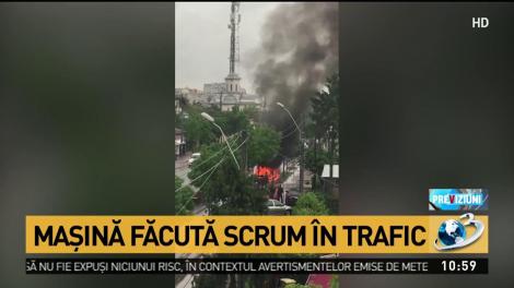 Mașină făcută scrum &icirc;n trafic, &icirc;n Capitală
