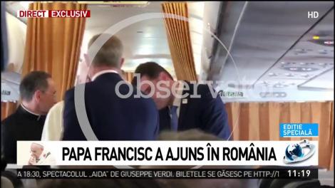 Ce le-a spus Papa Francisc jurnaliștilor rom&acirc;ni &icirc;n avionul cu care vine de la Roma: Sper ca vremea să țină cu noi