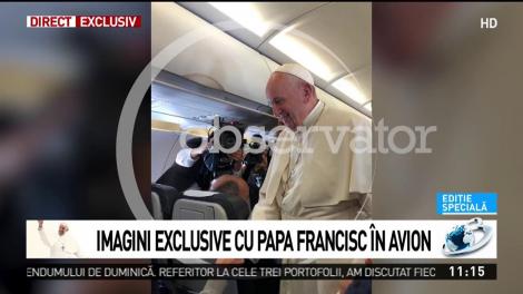 Imagini exclusive cu Papa Francisc &icirc;n avion