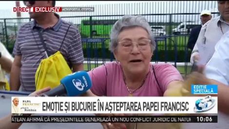 Papa Francisc, așteptat cu emoție și bucurie de zeci de copii, pe Aeroportul Henri Coandă. Ce i-au pregătit cei mici
