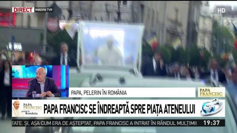 Papa Francis se &icirc;ndreptă spre Ateneul Rom&acirc;n &icirc;n papamobil