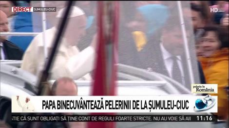 Papa Francisc a ajuns la Șumuleu Ciuc. Suveranul Pontif, primit cu aplauze de credincioși