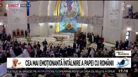 Papa Francisc a binecuv&acirc;ntat copiii bolnavi