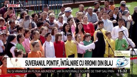 Suveranul Pontif, &icirc;nt&acirc;lnire cu comunitatea de rromi din Blaj. Papa Francisc a binecuv&acirc;ntat copiii