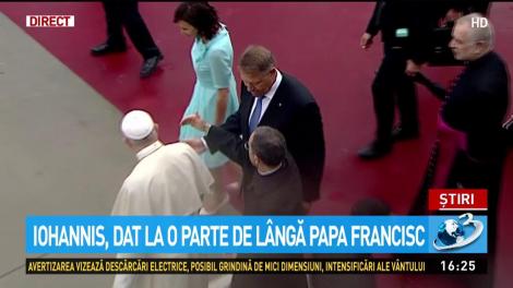 Scene uluitoare la plecarea Papei Francisc din România! Klaus Iohannis, dat la o parte de lângă Suveranul Pontif – Video