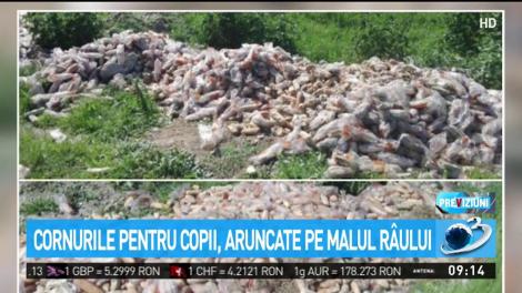 Cornurile pentru copii, aruncate pe malul r&acirc;ului