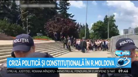 Haos politic la Chișinău. Oamenii protestează și în timpul nopții