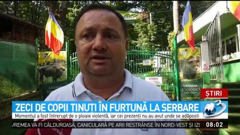 Zeci de copii ţinuţi &icirc;n furtună la serbare
