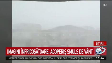Imagini &icirc;nfricoşătoare: Acoperiş smuls de v&acirc;nt