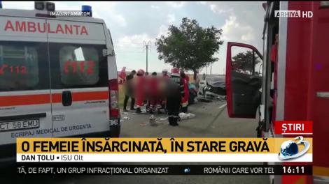 Plan roșu: Accident &icirc;n lanț &icirc;n Olt, șase mașini implicate - un mort și 19 răniți