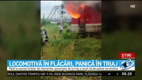 Locomotivă &icirc;n flăcări, panică &icirc;n triaj